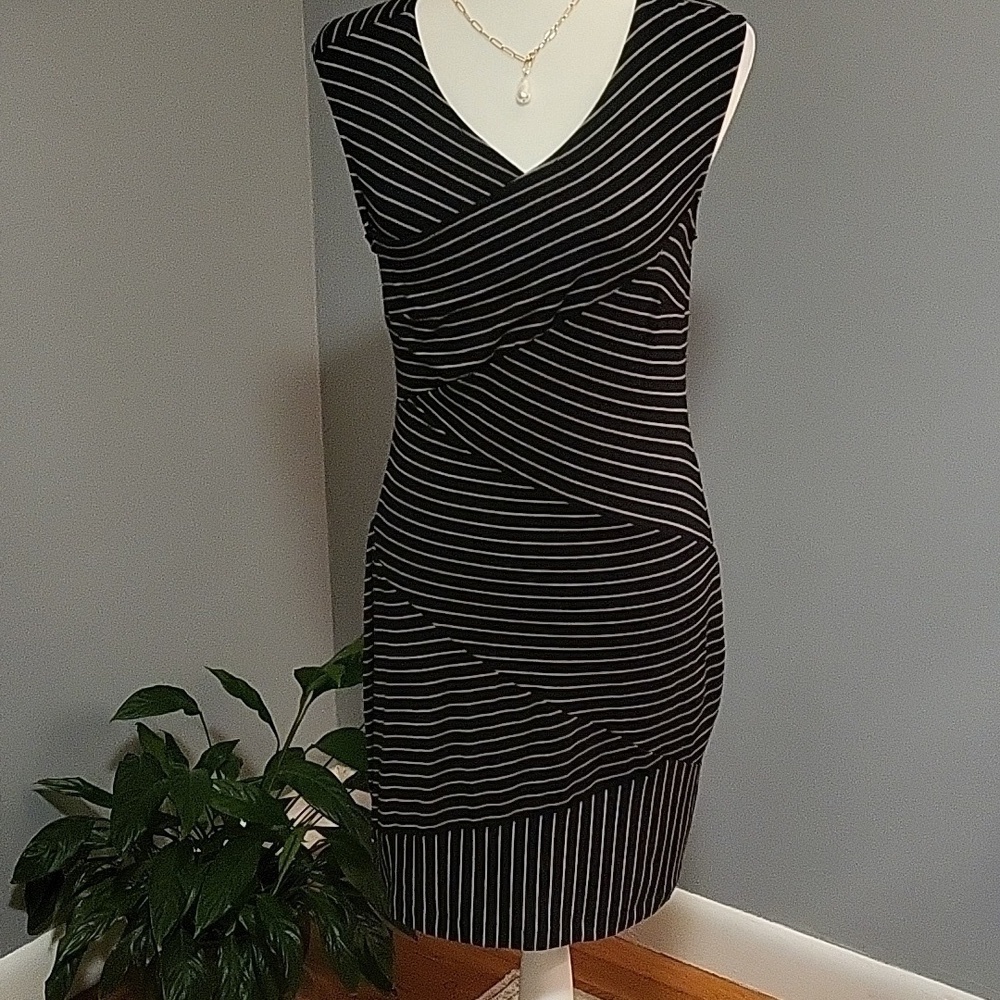 Anne Taylor Petite Black and Tan V-Neck Bodycon Striped Dress - Size SP